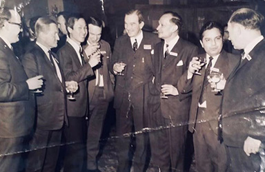 朱正賢先生于60年代與國(guó)外金商介紹香港金銀業(yè)貿(mào)易場(chǎng)交易情況