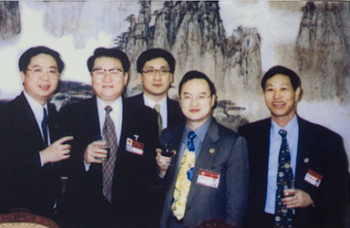 中共中央政治局常委、廣東省委書記李長春接待廣東省政 協(xié)常委、時(shí)富集團(tuán)董事長朱正賢